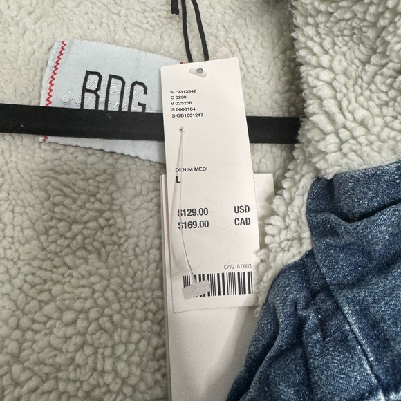 BDG Blue and White Sherpa-Lined Denim Jacket - Picture 4 of 7